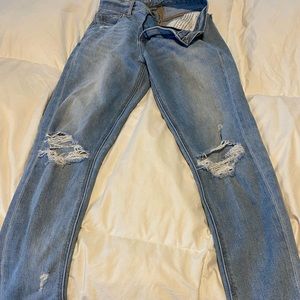 Like new American Eagle mom jeans. Size 0.